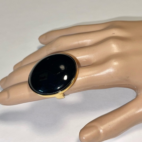 FASHION JEWELRY ROUND RING COLOR GOLD BLACK STONE STAINLESS STEEL SIZE 7 - Picture 2 of 6